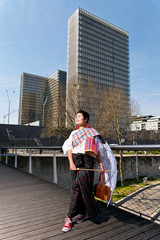 Femme habit traditionnel grande bibliothèque Paris