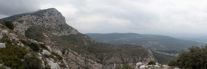 Fototapeta na wymiar Panorama de la montagne