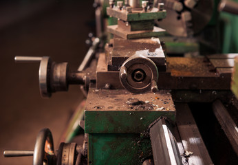 Obraz na płótnie Canvas control wheels in part of vintage metal processing machine