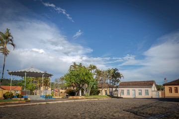 Fototapeta na wymiar Praça da Paróquia do Divino Espírito Santo, na cidade de Guarani, Minas Gerais, Brasil