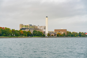 Obraz premium Beautiful city skyline along St Lawrence River