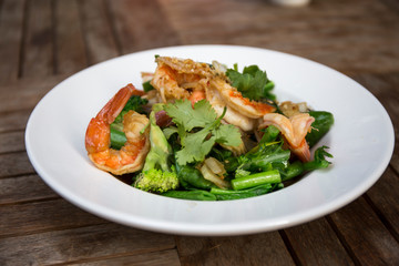 Garlic Prawn and Steam Vegetables with black pepper