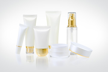 Set of cosmetic containers