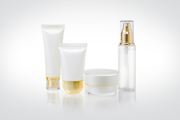 Set of cosmetic containers