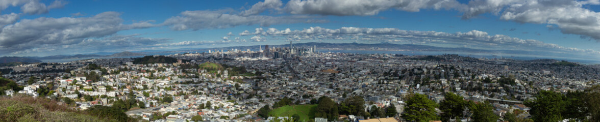 Obraz premium Panoramic San Francisco Aerial Drone from Twin Peaks to Downtown