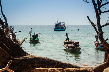 Obraz premium Beautiful view of fisherman boats moored on the beach of fisherman village at Naiyang beach, Phuket, Thailand.