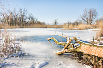 zamarznięta rzeka, zima