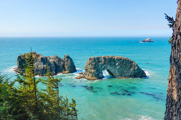 A view of the Arch Rock in Samuel H. Boardman State Scenic Corridor, Oregon, USA.
