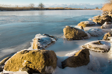 zamarznięta rzeka, zima
