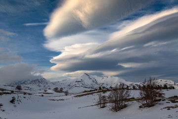 La piana di Campo Imperatore in una fredda giornata invernale  - Gran Sasso