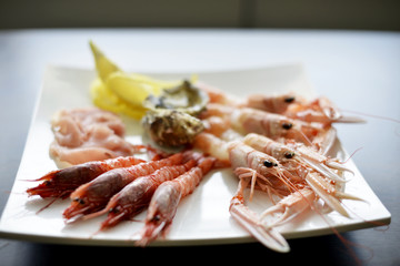 Gamberi, scampi, ostriche e pesce spada