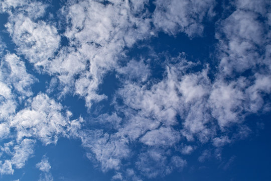 sky blue and white colud