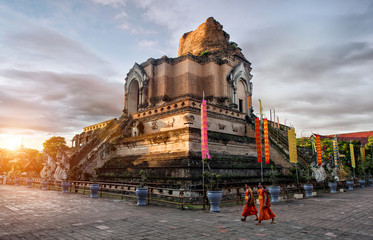 Wat chedi luang temple - obrazy, fototapety, plakaty