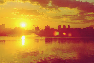 Naklejka premium sunrise in the city