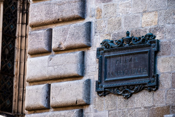 Plaque de rue en métal, quartier gothique de Barcelone