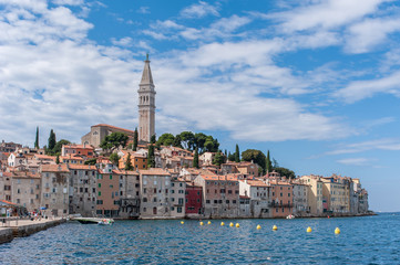 Fototapeta premium Blick vom Hafen auf Rovinji in Kroatien