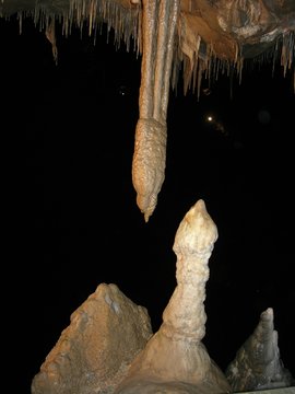 Stalaktiten und  Stalakmiten