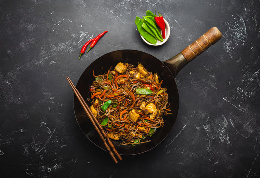 Stir Fry Noodles With Chicken And Vegetables