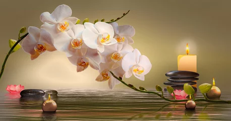 Foto op Plexiglas Muurschildering met orchideeën, stenen in het water en drijvende kaarsen © i-picture