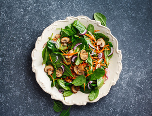 Spinach salad with sherried mushrooms and carrots