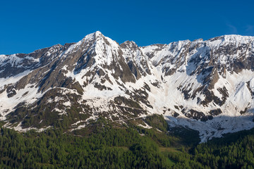 Fototapeta na wymiar Snow-capped Mountain and blue Sky in Switzerland.