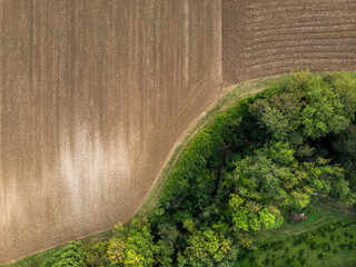 Gepfl&uuml;gtes Feld von Oben - Luftbild