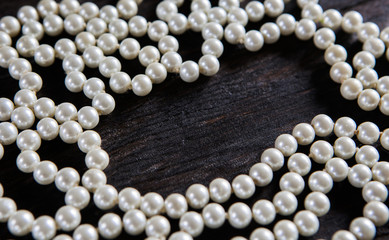 perles de culture décoratives fond de bois