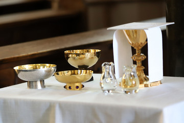 Verschiedene liturgische Gefäße