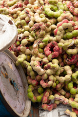 Marktwaage mit Gemüse