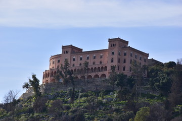 Fototapeta na wymiar Castello Utveggio di Palermo, su monte Pellegrino