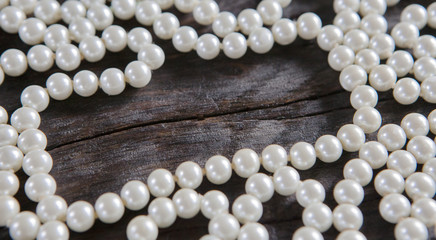 espace texte perles et fond de bois