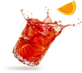 Foto op Plexiglas orange slice falling into a splashing negroni tilted on white background © popout