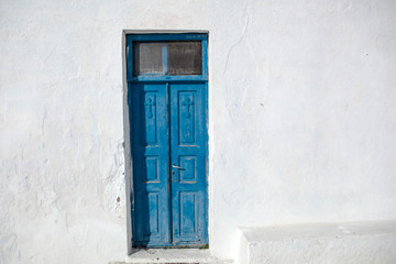 Obraz na płótnie Canvas Doors on Santorini island, Oia city, Greece
