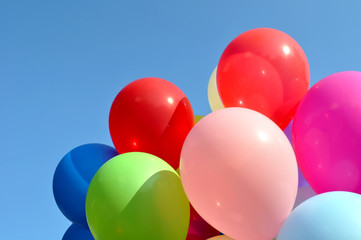 bunch of multicolored balloons