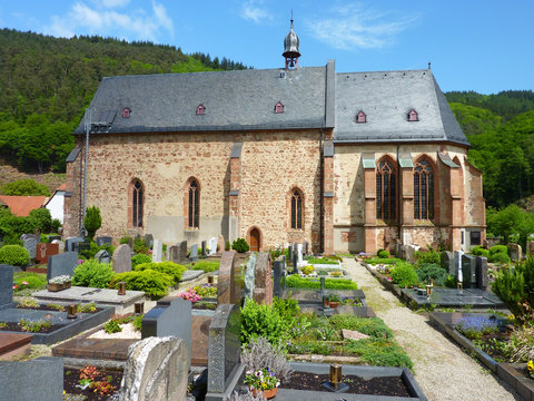 Die als Ersheimer Kirche bekannte katholische Friedhofskirche St. Nazarius und Celsus im Hirschhorner Stadtteil Ersheim aus dem 8. bis 9. Jahrhundert soll die &auml;lteste Kirche des Neckartals sein