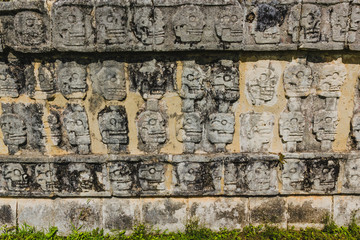 Totenkopf Wand der alten Maya Stätte, chichén itzá, Mexiko