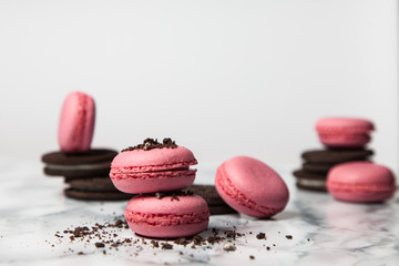 Obraz na płótnie Canvas Pink macaroons with black cookies