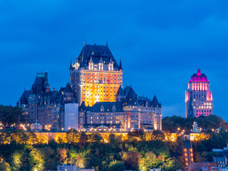 Fototapeta premium Night view of the Quebec city skyline with Fairmont Le Château Frontenac