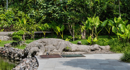 Deuses divindades estatuas