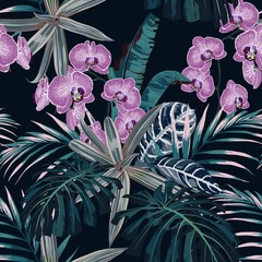 Obrazy na Szkle  Kwiecista tapeta tropikalna z ciemnoniebieskimi liśćmi palmowymi. Różowy ręcznie rysowane kwiat orchidei, na czarnym tle. Drukuj wzór dżungli Hawaje.