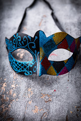 Maska  teatralna. Kolorowa maska zakrywająca oczy.