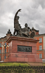 Fototapeta na wymiar Monument to Minin and Pozharsky in Nizhny Novgorod. Russia