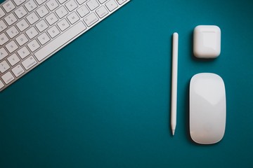 Keyboard pen mouse apple