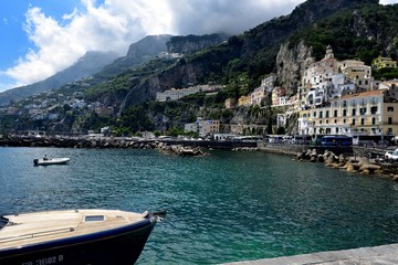 Fototapeta na wymiar The harbour of Amalfi