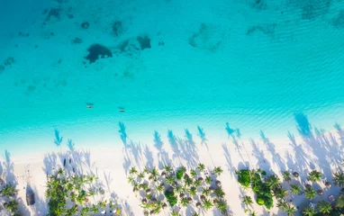 Fototapete Türkis Die schöne tropische Insel Sansibar-Luftbild. Meer am Strand von Sansibar, Tansania.