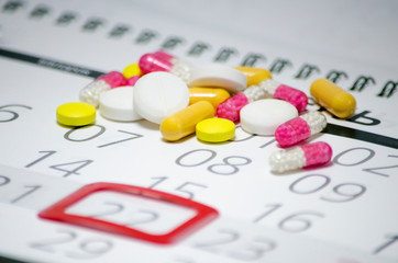Fototapeta premium Pills on the calendar
