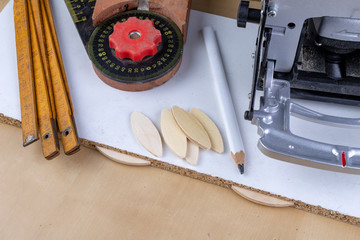 Joinery works in the workshop using sipes and a special milling machine.