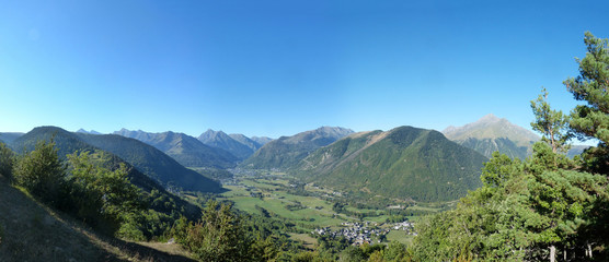 Fototapeta na wymiar panorama vallée d'Aure