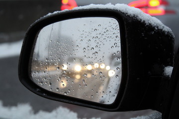 guidare l'auto in inverno - pioggia e neve