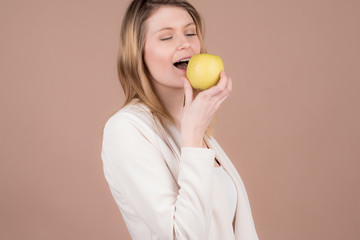 girl with an apple